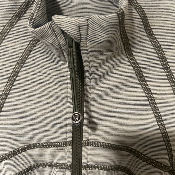 Lululemon Define Jacket Olive Green & White Pattern - 10 - Picture 5 of 9